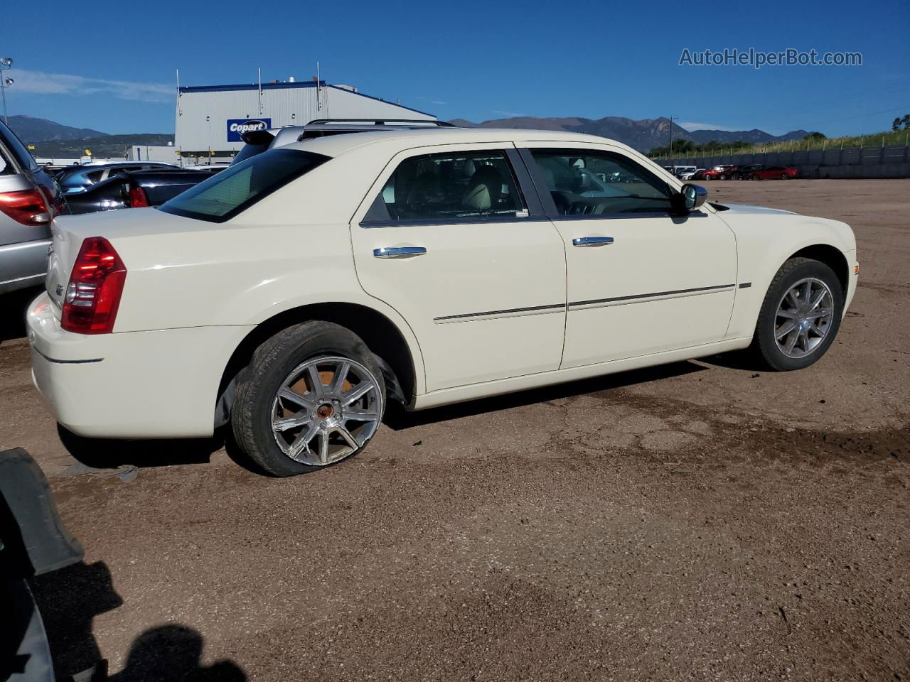 2010 Chrysler 300 Touring Cream vin: 2C3CK5CVXAH118537