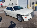 2007 Chrysler 300   White vin: 2C3KA43R07H618999