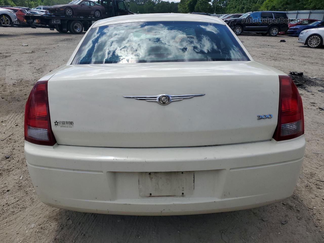 2007 Chrysler 300  Cream vin: 2C3KA43R07H625421