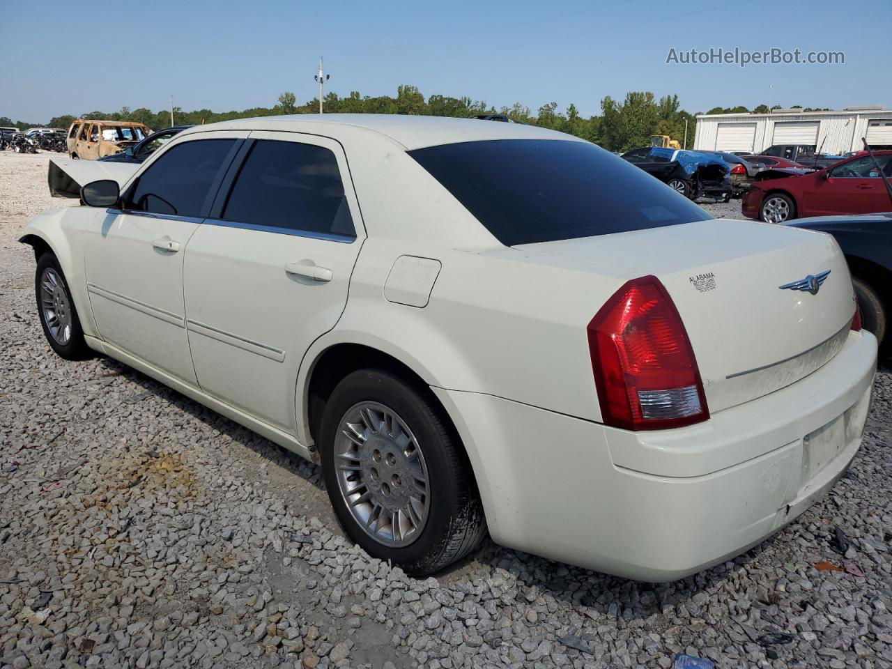 2007 Chrysler 300  White vin: 2C3KA43R37H880435