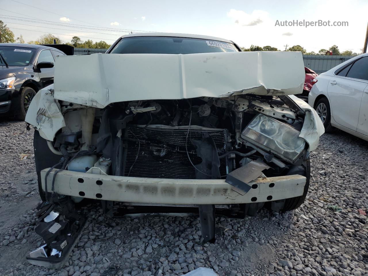 2007 Chrysler 300  White vin: 2C3KA43R37H880435