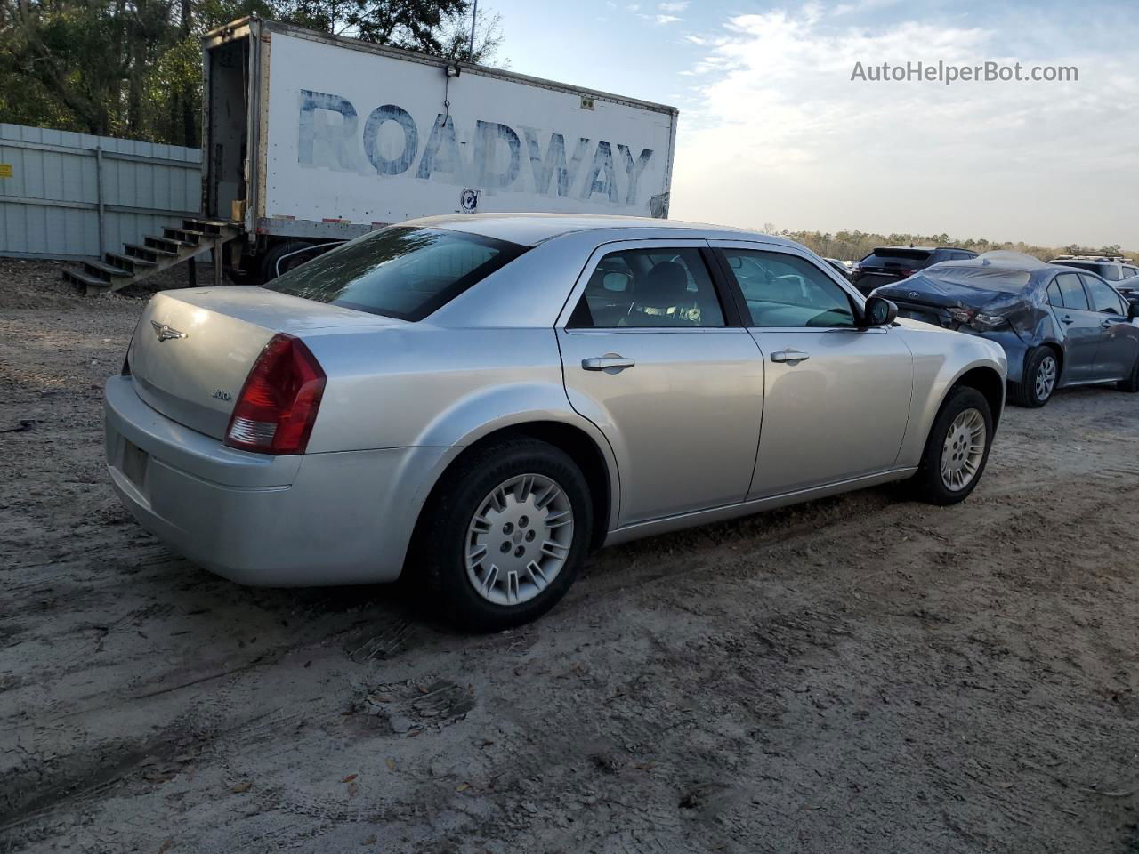 2007 Chrysler 300  Серебряный vin: 2C3KA43R37H640379