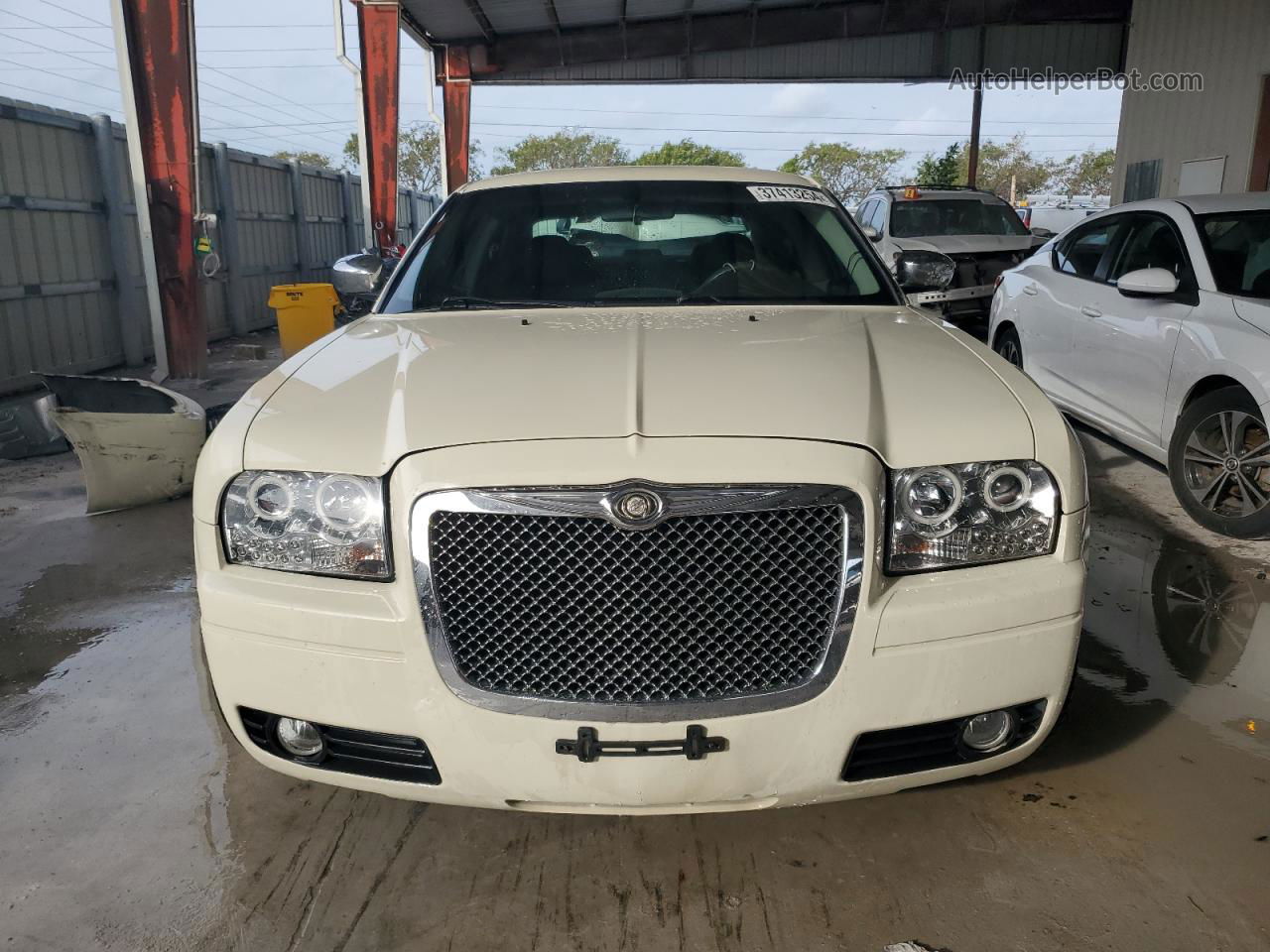 2007 Chrysler 300  Cream vin: 2C3KA43R57H710903