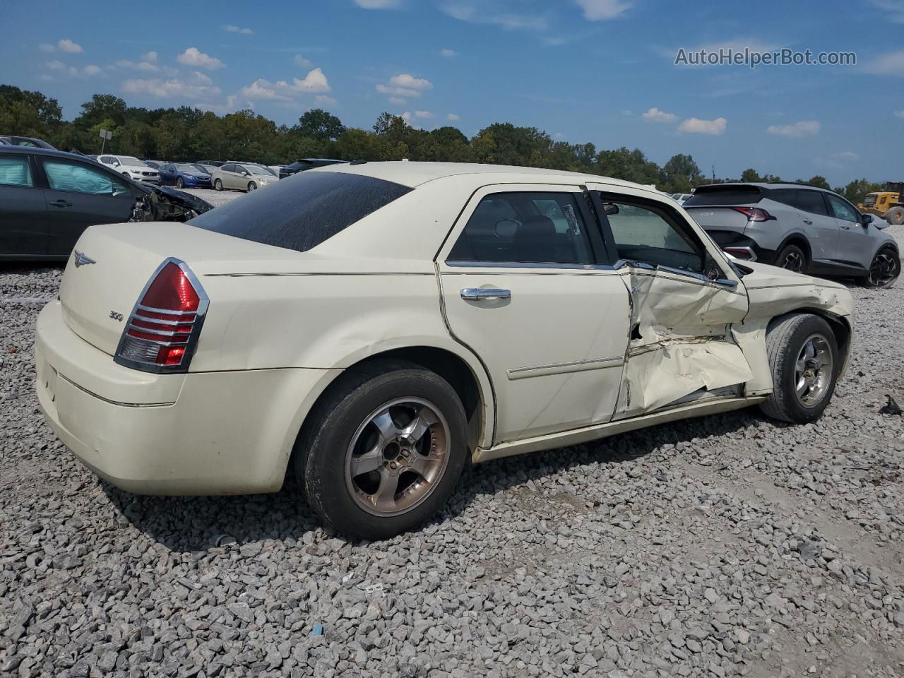 2007 Chrysler 300  Cream vin: 2C3KA43R87H894203