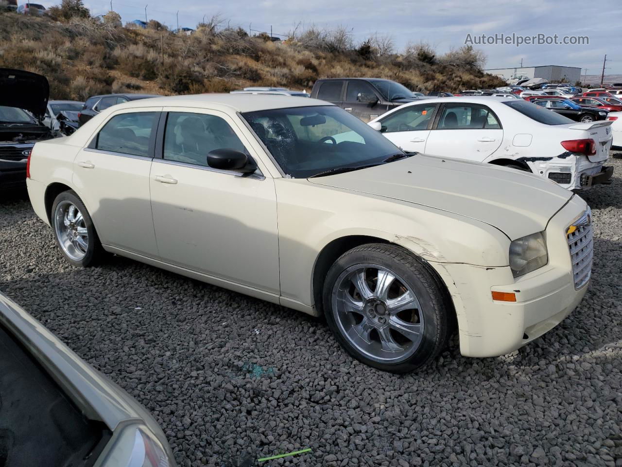 2007 Chrysler 300  Cream vin: 2C3KA43RX7H721315