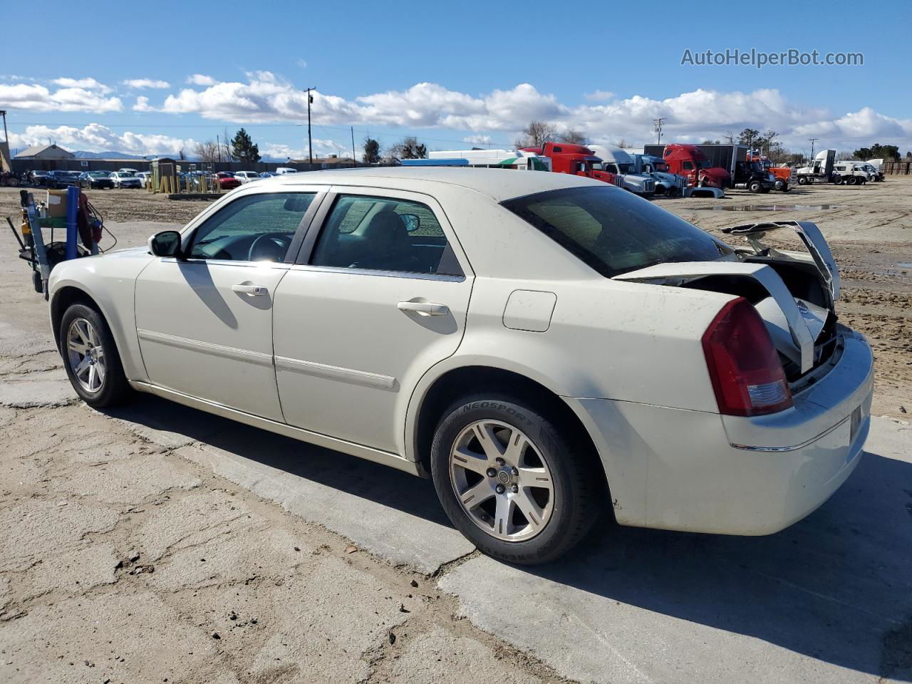 2007 Chrysler 300 Touring Cream vin: 2C3KA53G37H889639