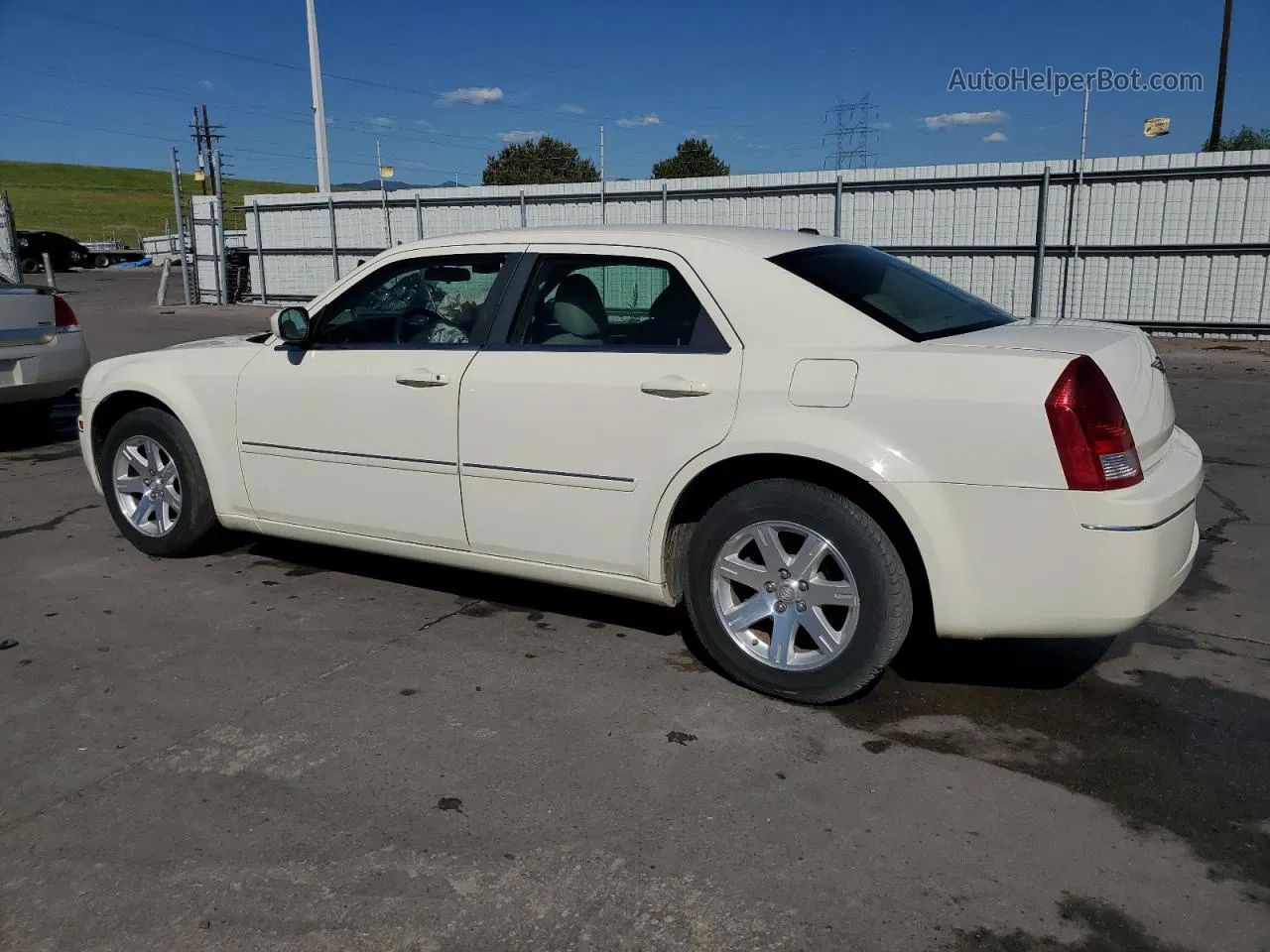 2007 Chrysler 300 Touring White vin: 2C3KA53G47H859212