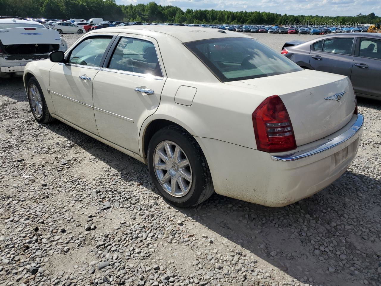 2007 Chrysler 300c  White vin: 2C3KA63H27H880302