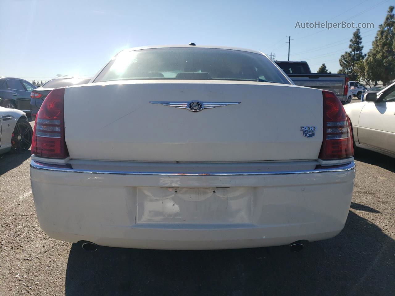 2007 Chrysler 300c  White vin: 2C3KA63HX7H873436