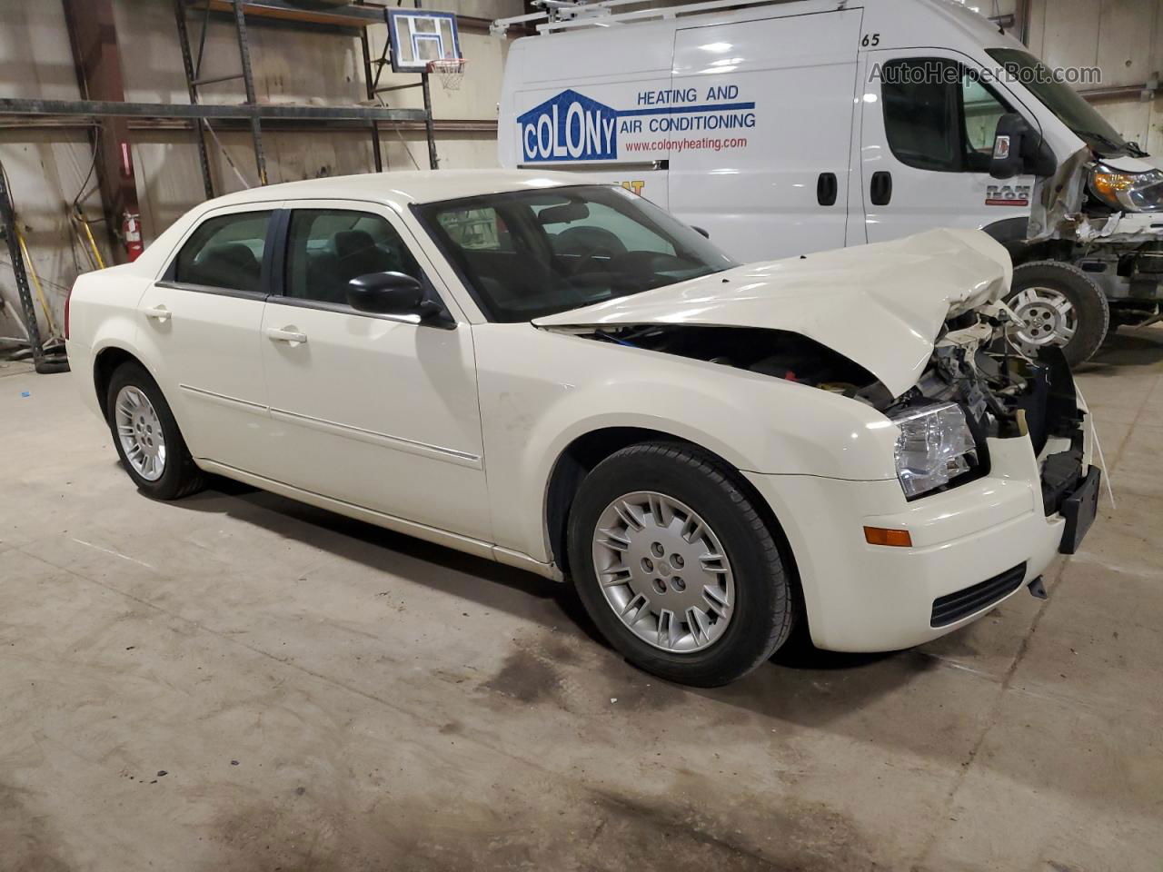 2007 Chrysler 300  White vin: 2C3LA43R07H663784