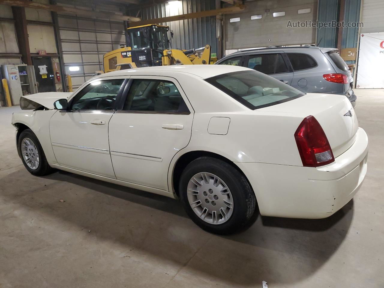 2007 Chrysler 300  White vin: 2C3LA43R07H663784