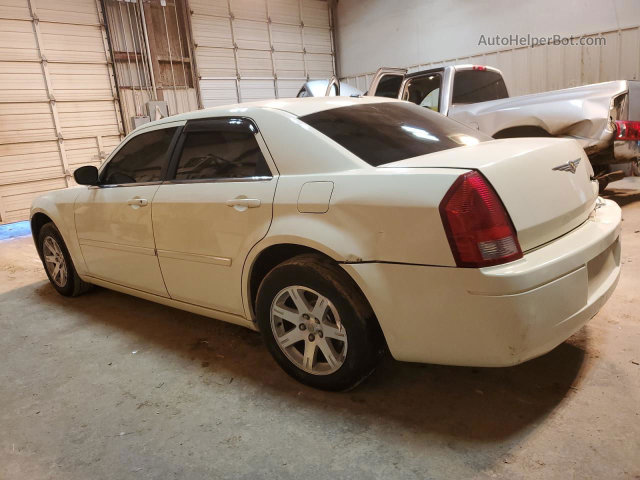 2007 Chrysler 300  Cream vin: 2C3LA43R17H877151