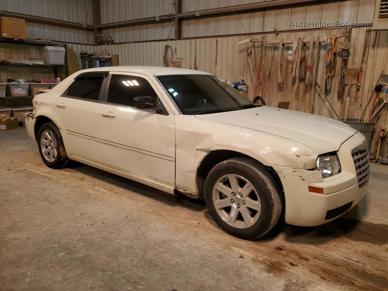 2007 Chrysler 300  Cream vin: 2C3LA43R17H877151