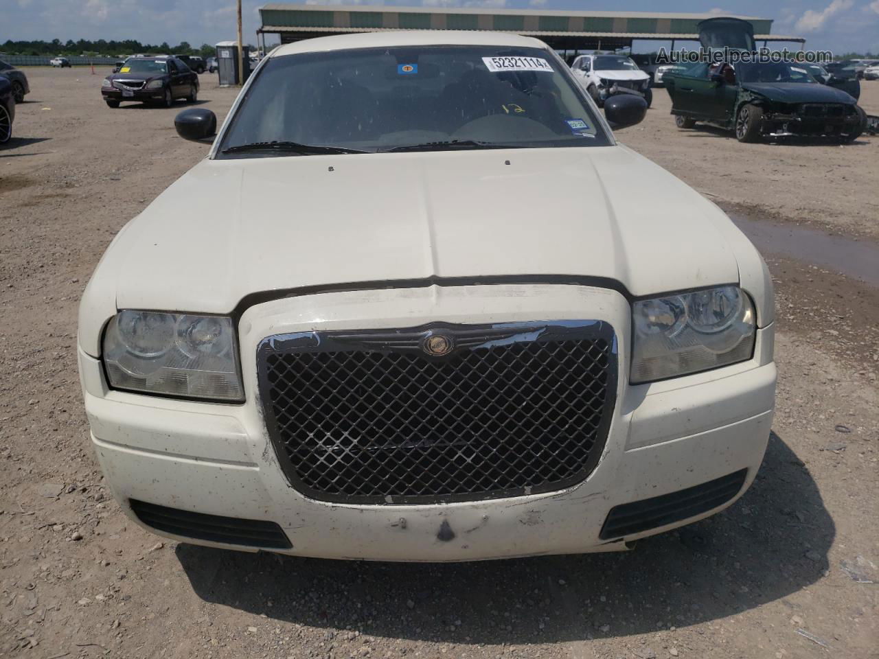 2007 Chrysler 300  White vin: 2C3LA43R27H768293