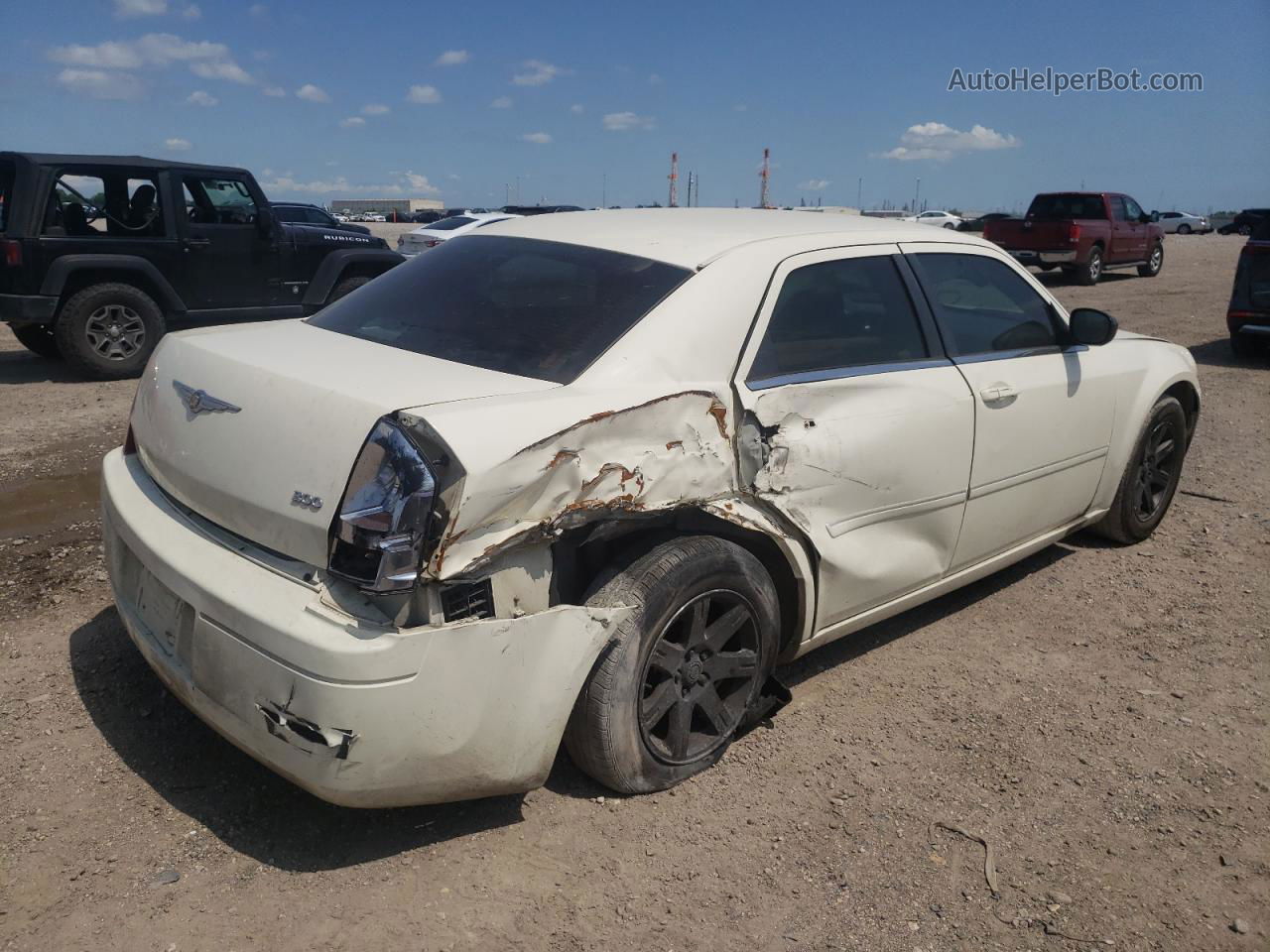 2007 Chrysler 300  White vin: 2C3LA43R27H768293