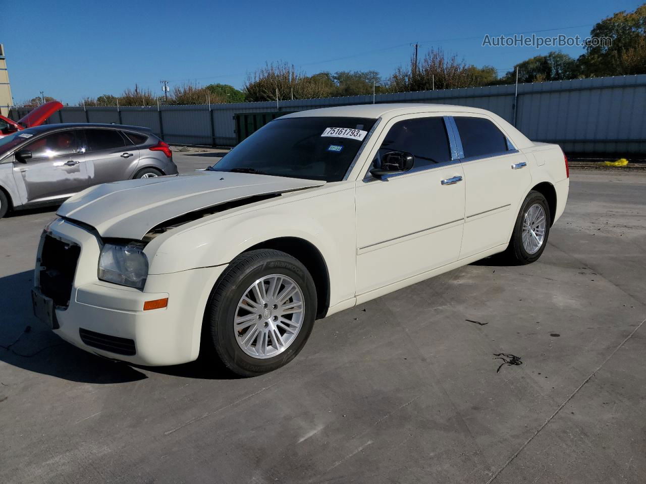 2007 Chrysler 300  White vin: 2C3LA43R77H889062