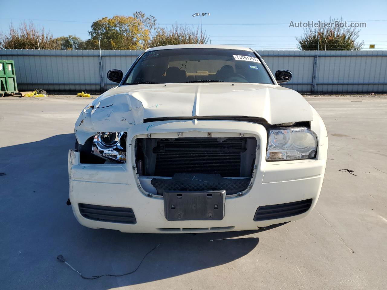 2007 Chrysler 300  White vin: 2C3LA43R77H889062