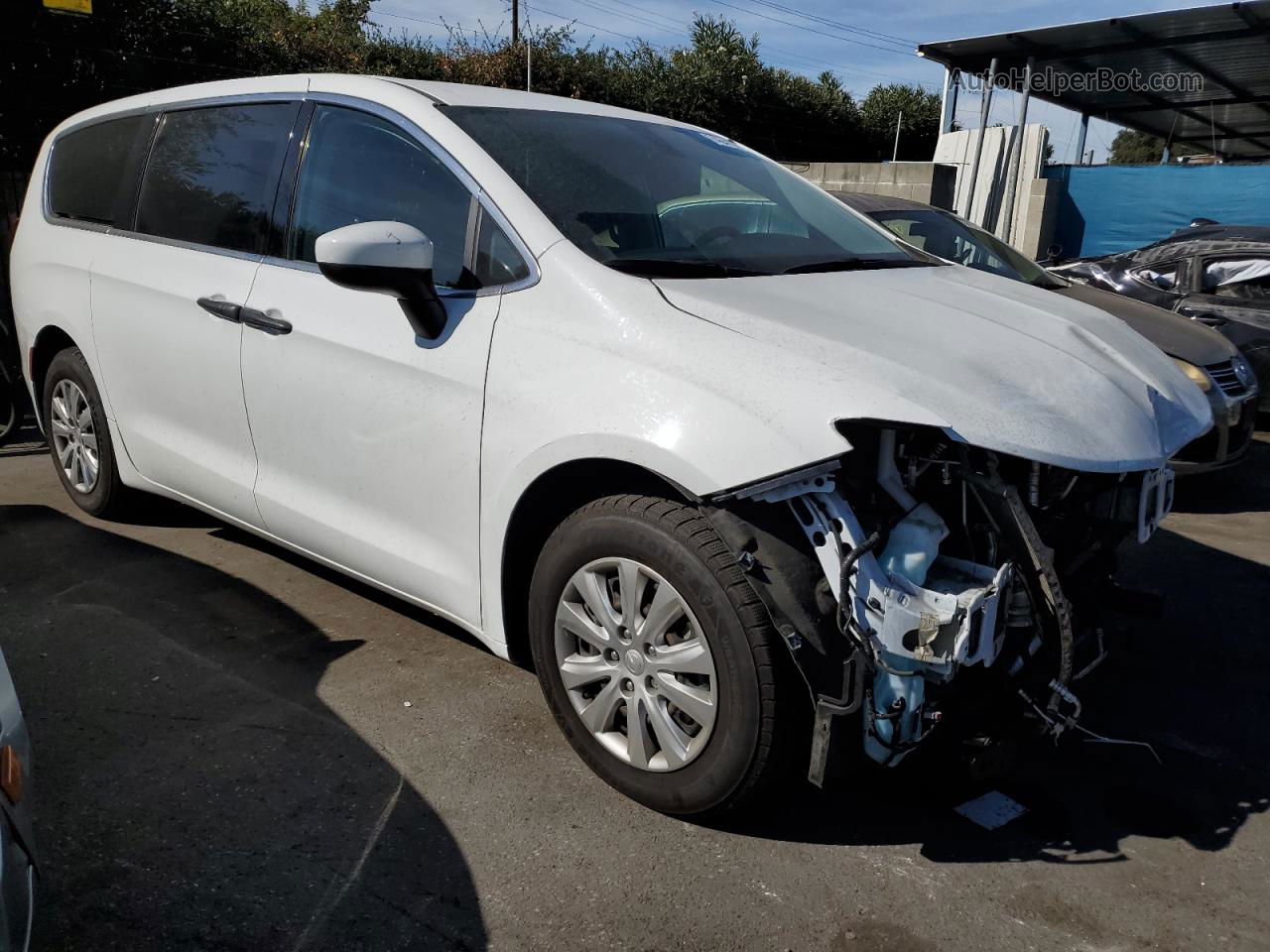 2020 Chrysler Voyager L White vin: 2C4RC1AG2LR129982