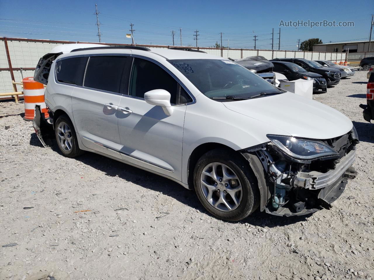 2017 Chrysler Pacifica Touring L White vin: 2C4RC1BG0HR523194