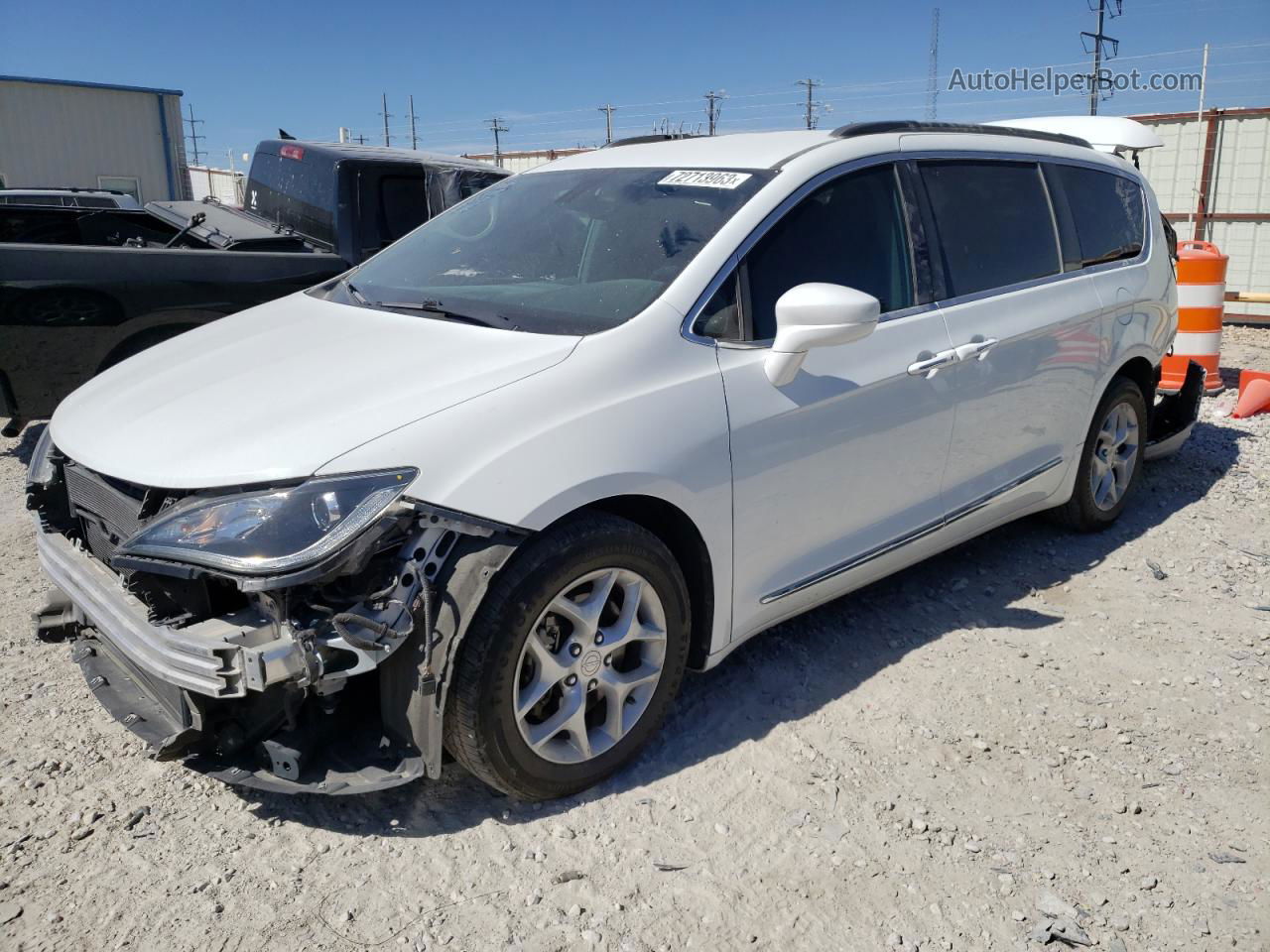 2017 Chrysler Pacifica Touring L White vin: 2C4RC1BG0HR523194