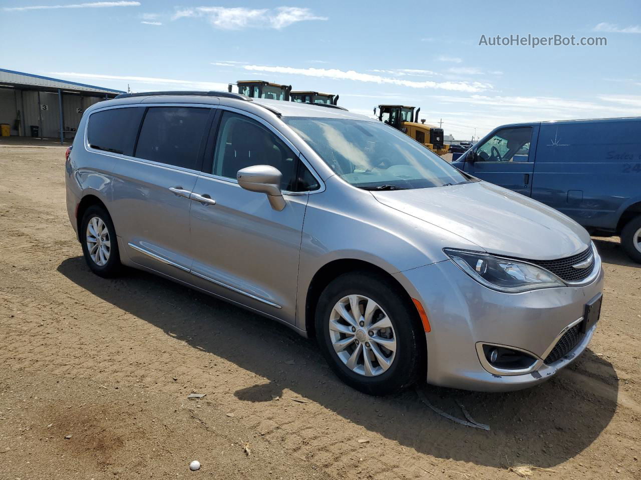 2017 Chrysler Pacifica Touring L Silver vin: 2C4RC1BG0HR523972