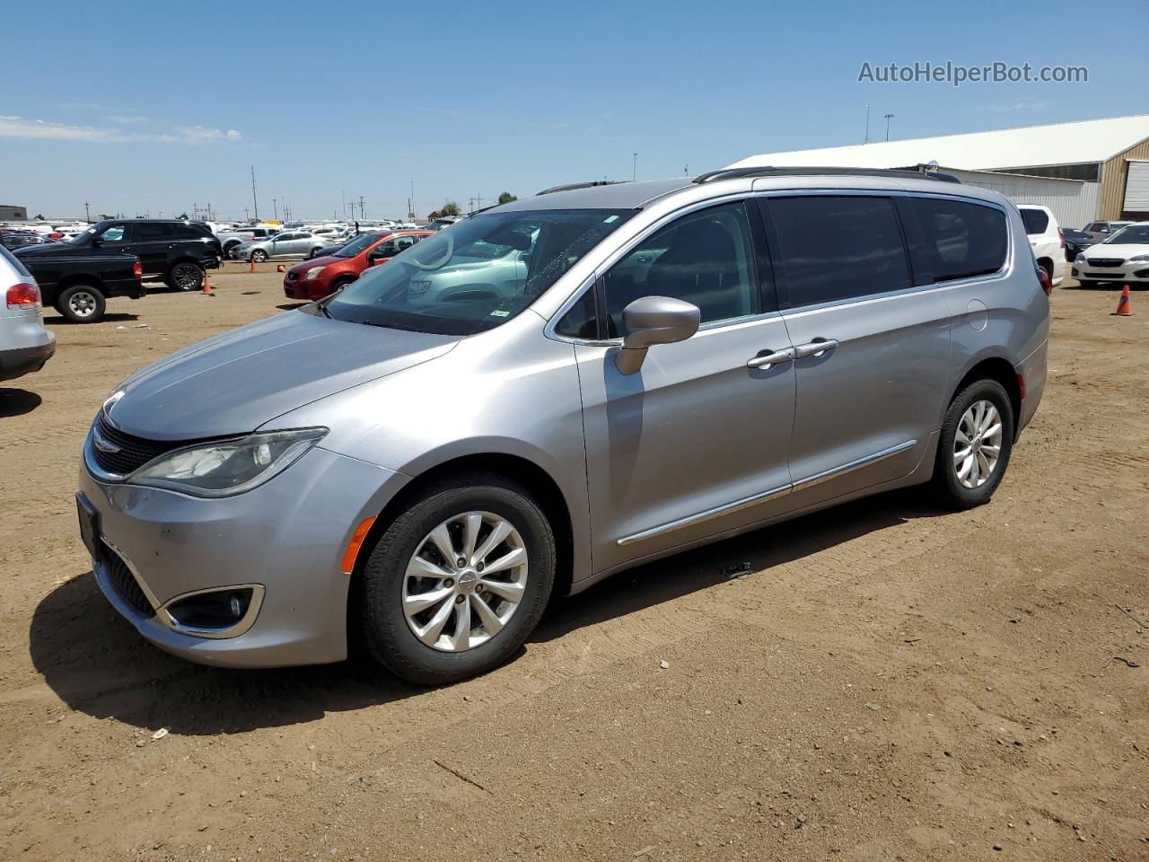 2017 Chrysler Pacifica Touring L Silver vin: 2C4RC1BG0HR523972