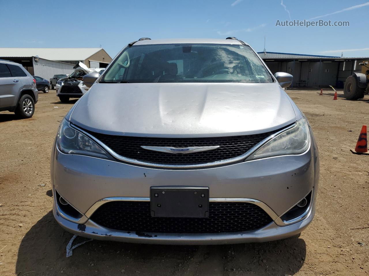 2017 Chrysler Pacifica Touring L Silver vin: 2C4RC1BG0HR523972