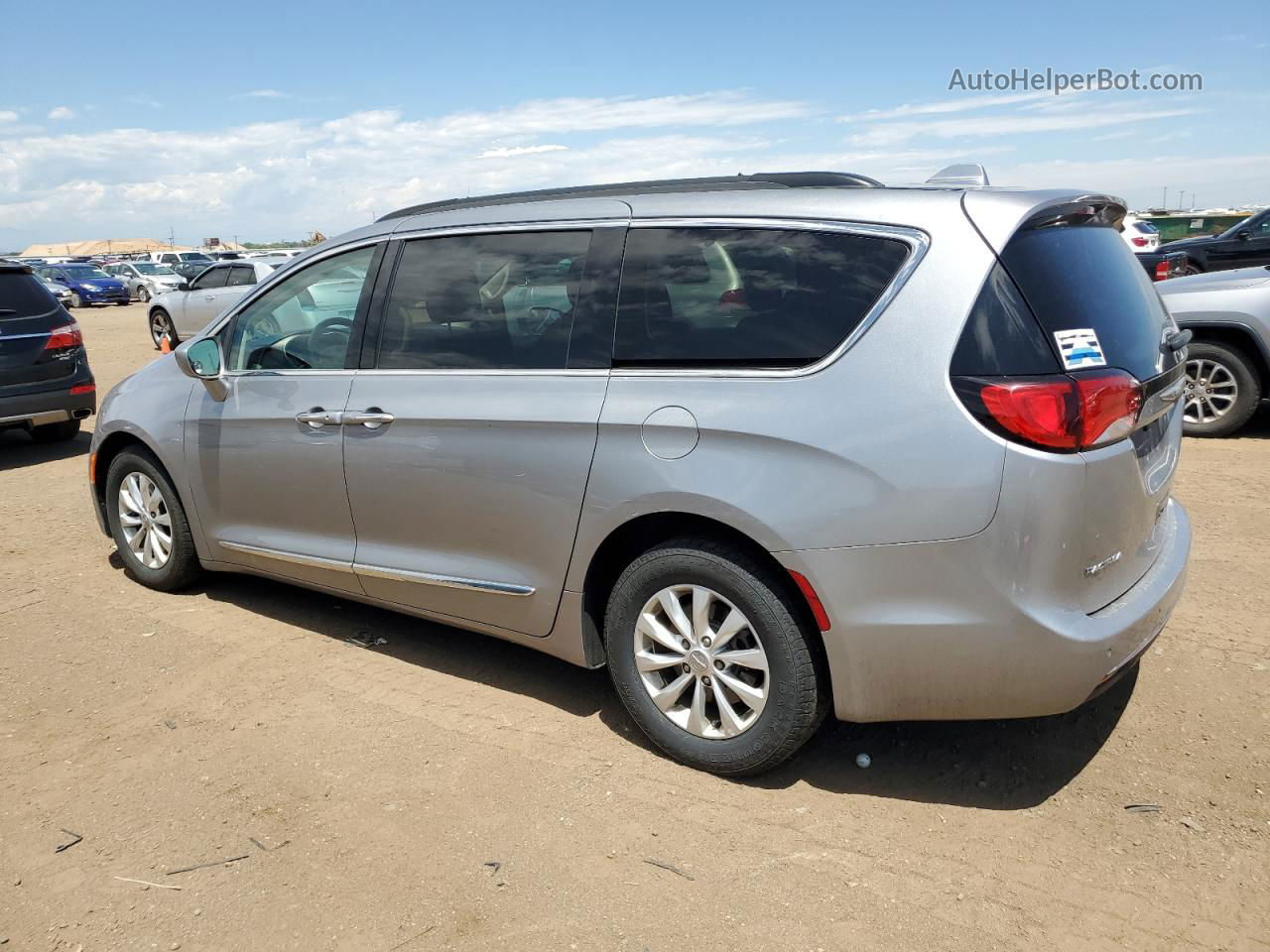 2017 Chrysler Pacifica Touring L Silver vin: 2C4RC1BG0HR523972