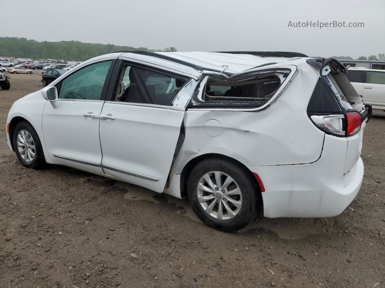 2017 Chrysler Pacifica Touring L White vin: 2C4RC1BG0HR657963