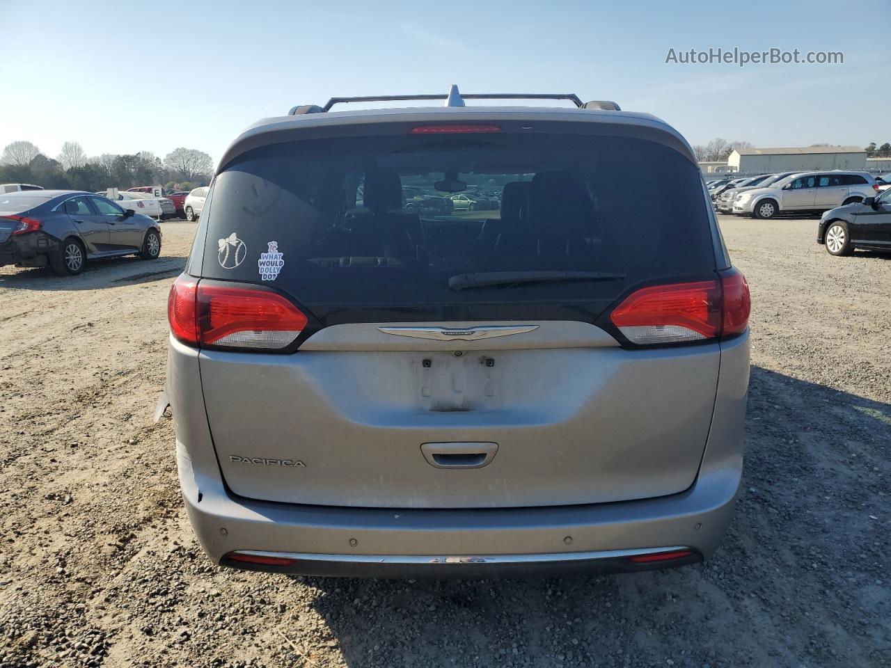 2017 Chrysler Pacifica Touring L Silver vin: 2C4RC1BG0HR667795