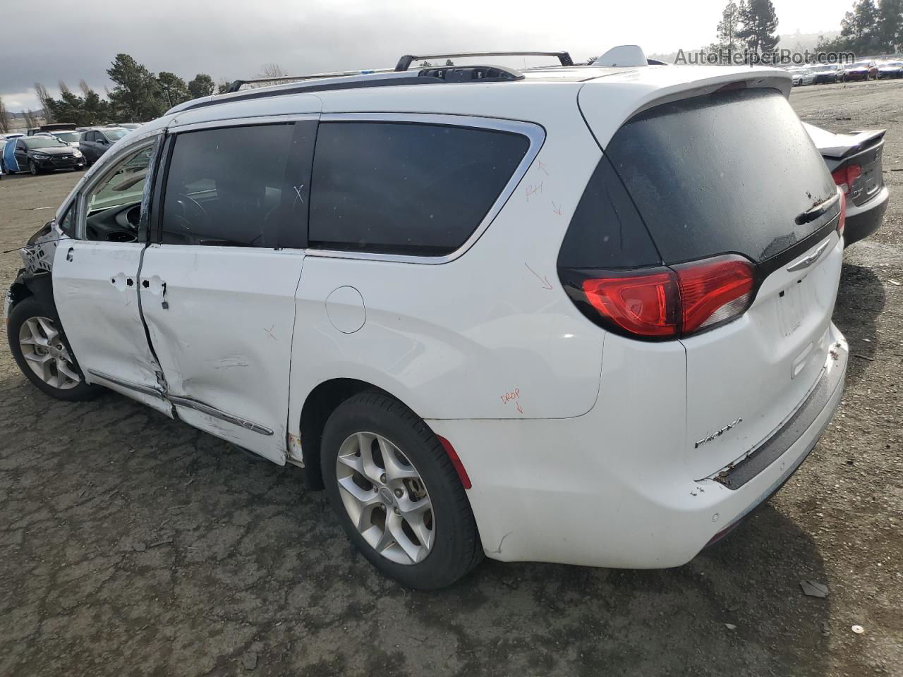 2020 Chrysler Pacifica Touring L White vin: 2C4RC1BG0LR114024