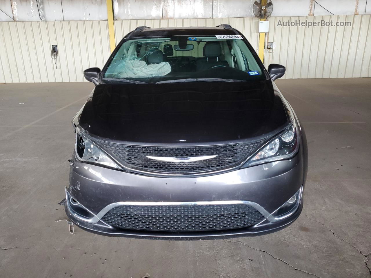 2020 Chrysler Pacifica Touring L Gray vin: 2C4RC1BG0LR136881