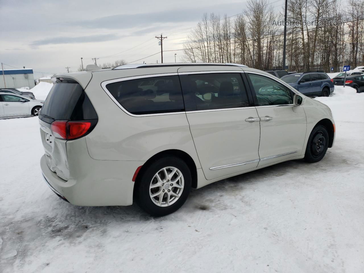 2020 Chrysler Pacifica Touring L Cream vin: 2C4RC1BG0LR209330