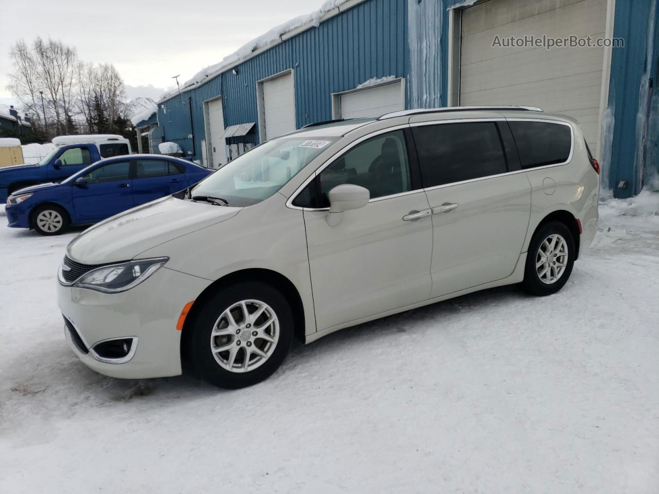 2020 Chrysler Pacifica Touring L Cream vin: 2C4RC1BG0LR209330