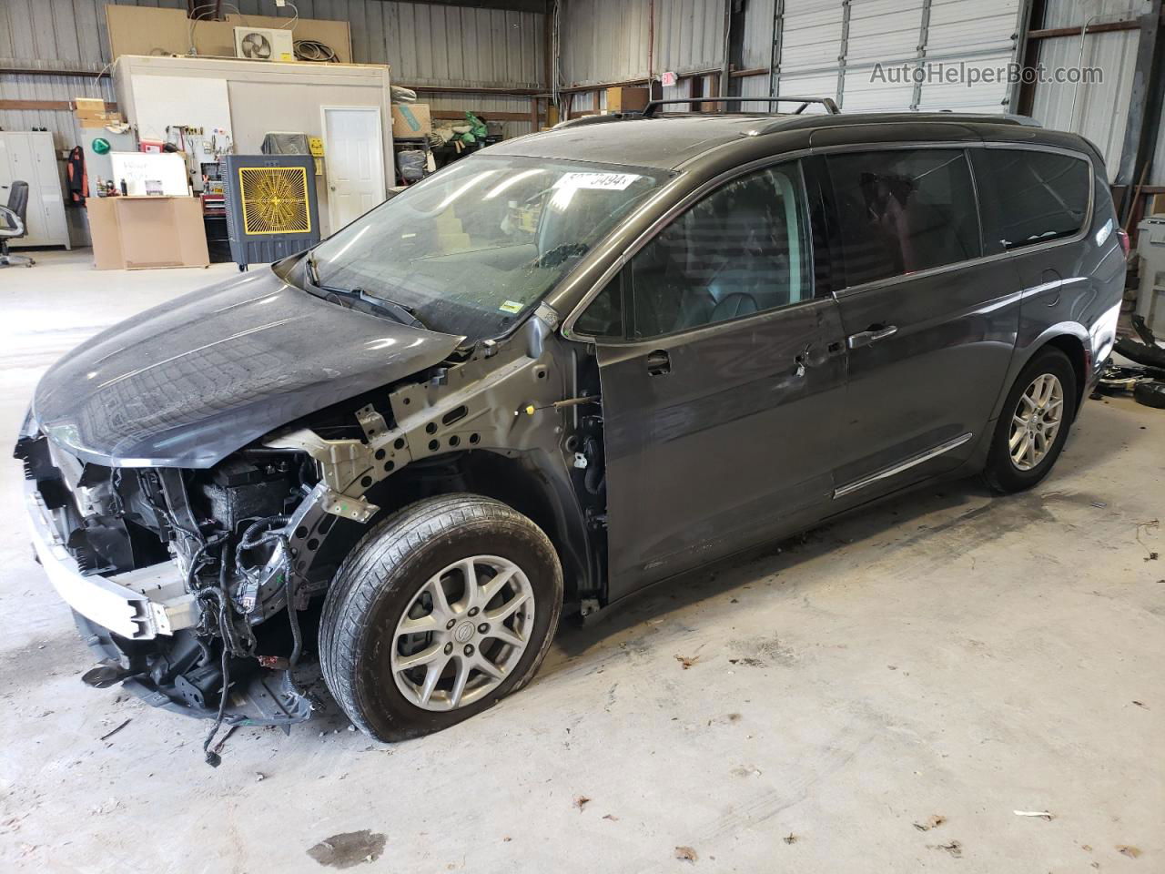 2020 Chrysler Pacifica Touring L Gray vin: 2C4RC1BG0LR276414