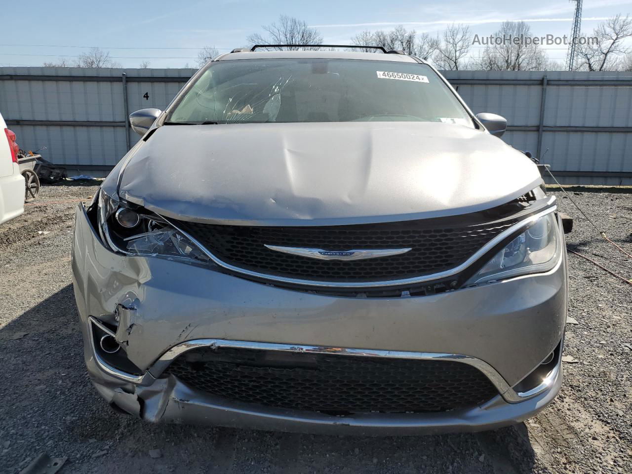 2017 Chrysler Pacifica Touring L Silver vin: 2C4RC1BG1HR660595