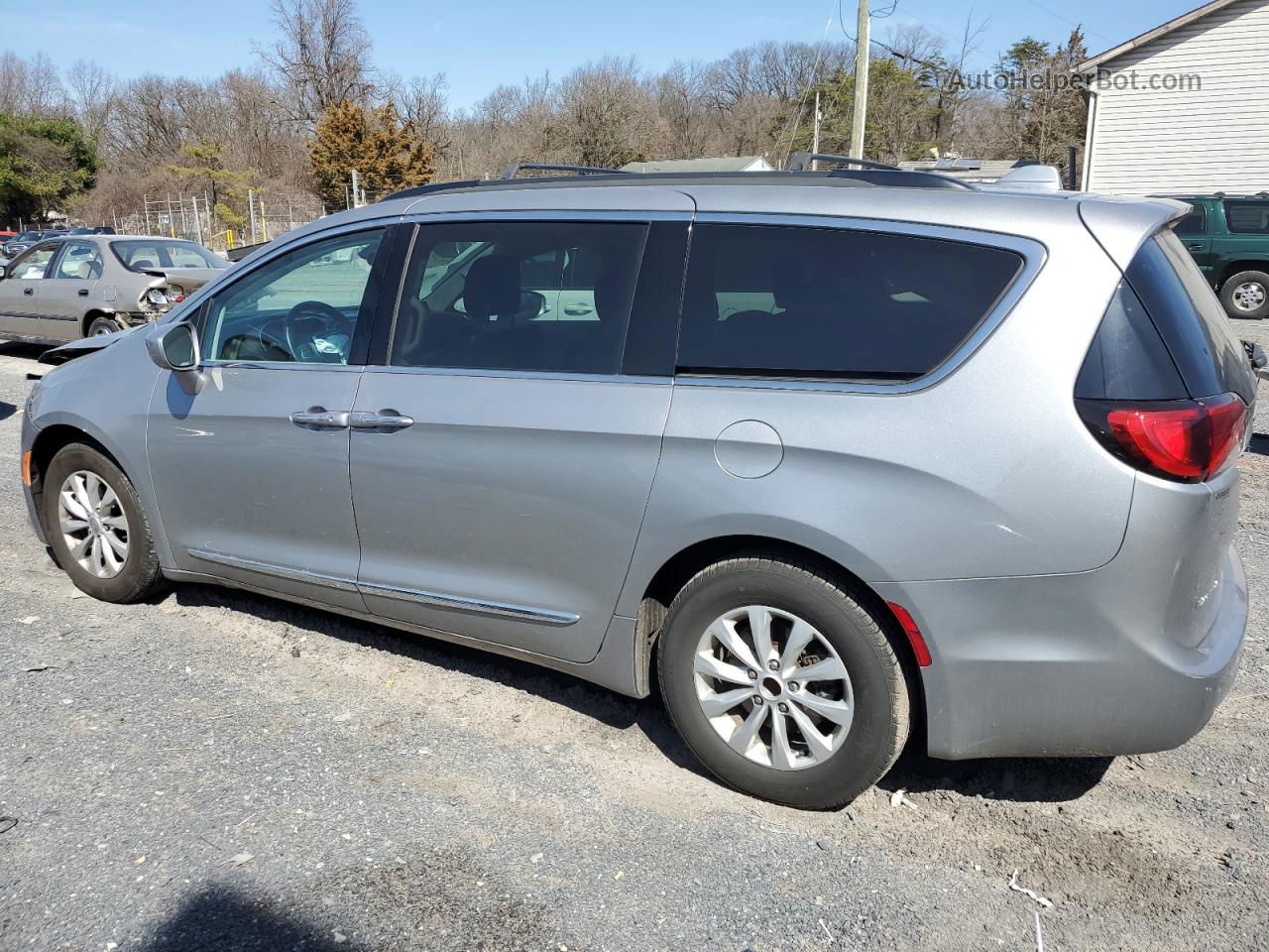 2017 Chrysler Pacifica Touring L Silver vin: 2C4RC1BG1HR660595