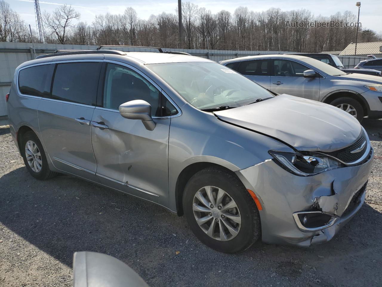 2017 Chrysler Pacifica Touring L Silver vin: 2C4RC1BG1HR660595