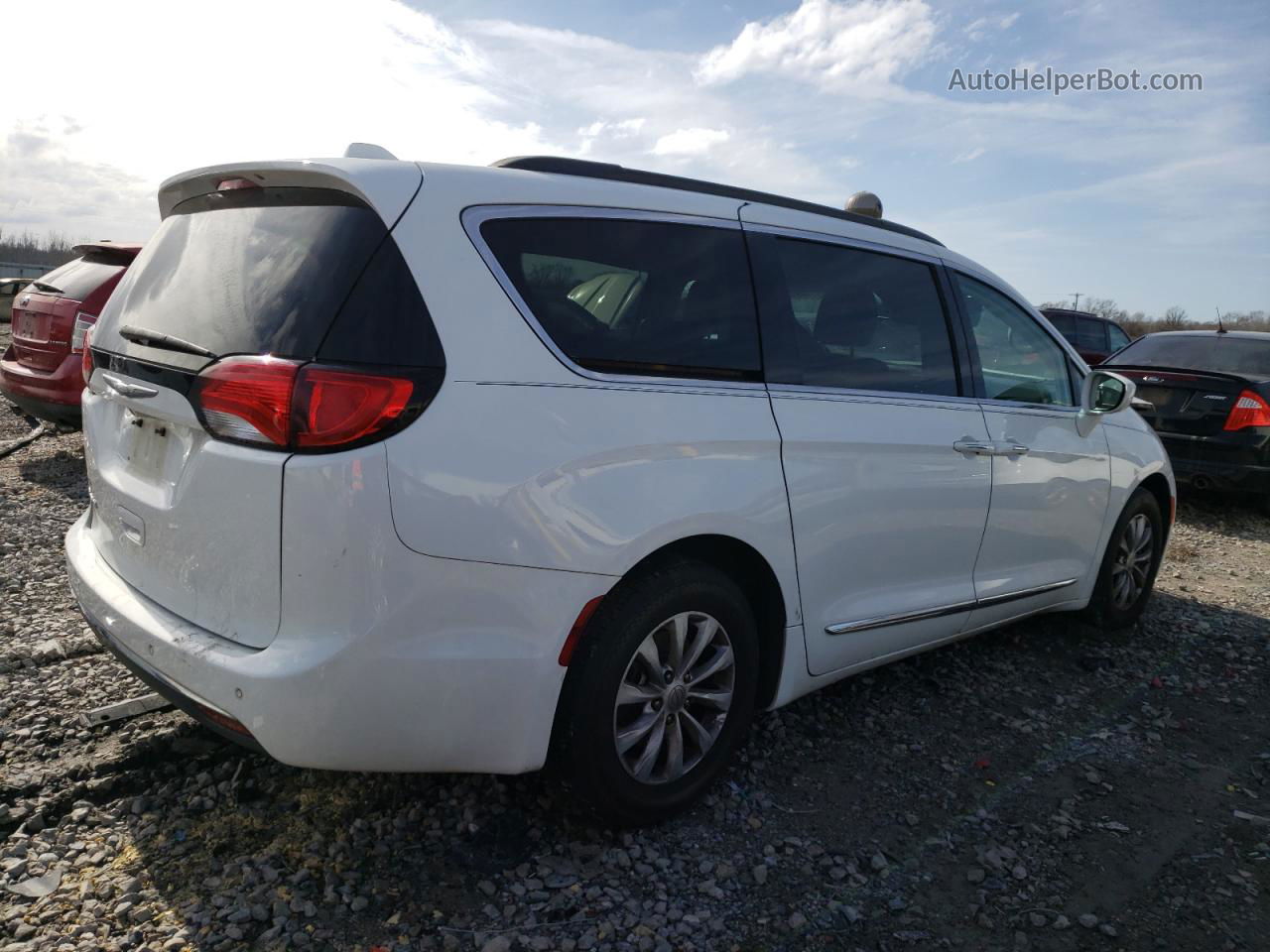 2017 Chrysler Pacifica Touring L White vin: 2C4RC1BG1HR688431