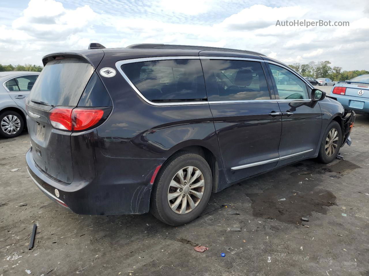 2017 Chrysler Pacifica Touring L Black vin: 2C4RC1BG1HR691880