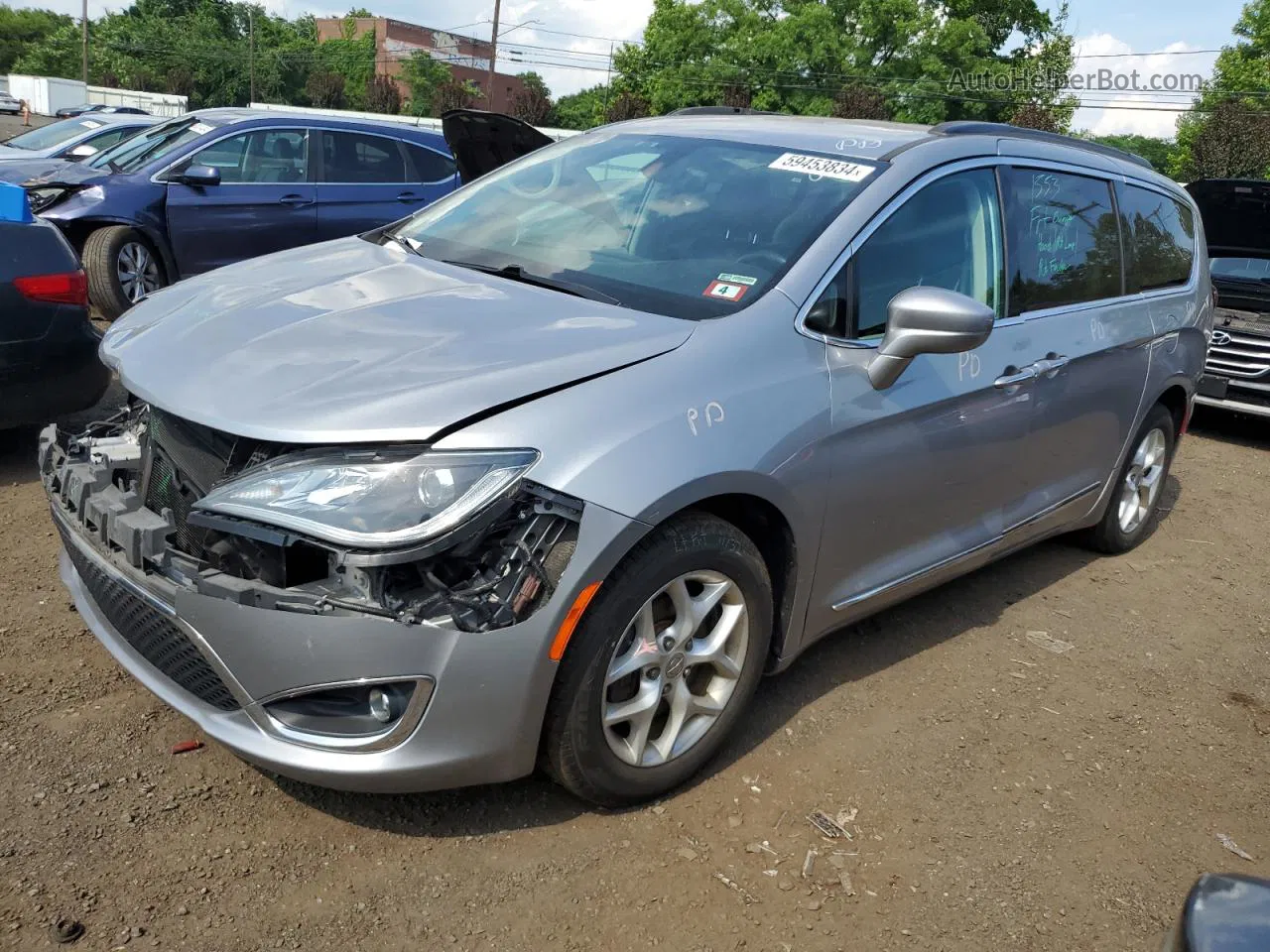 2017 Chrysler Pacifica Touring L Silver vin: 2C4RC1BG1HR823469