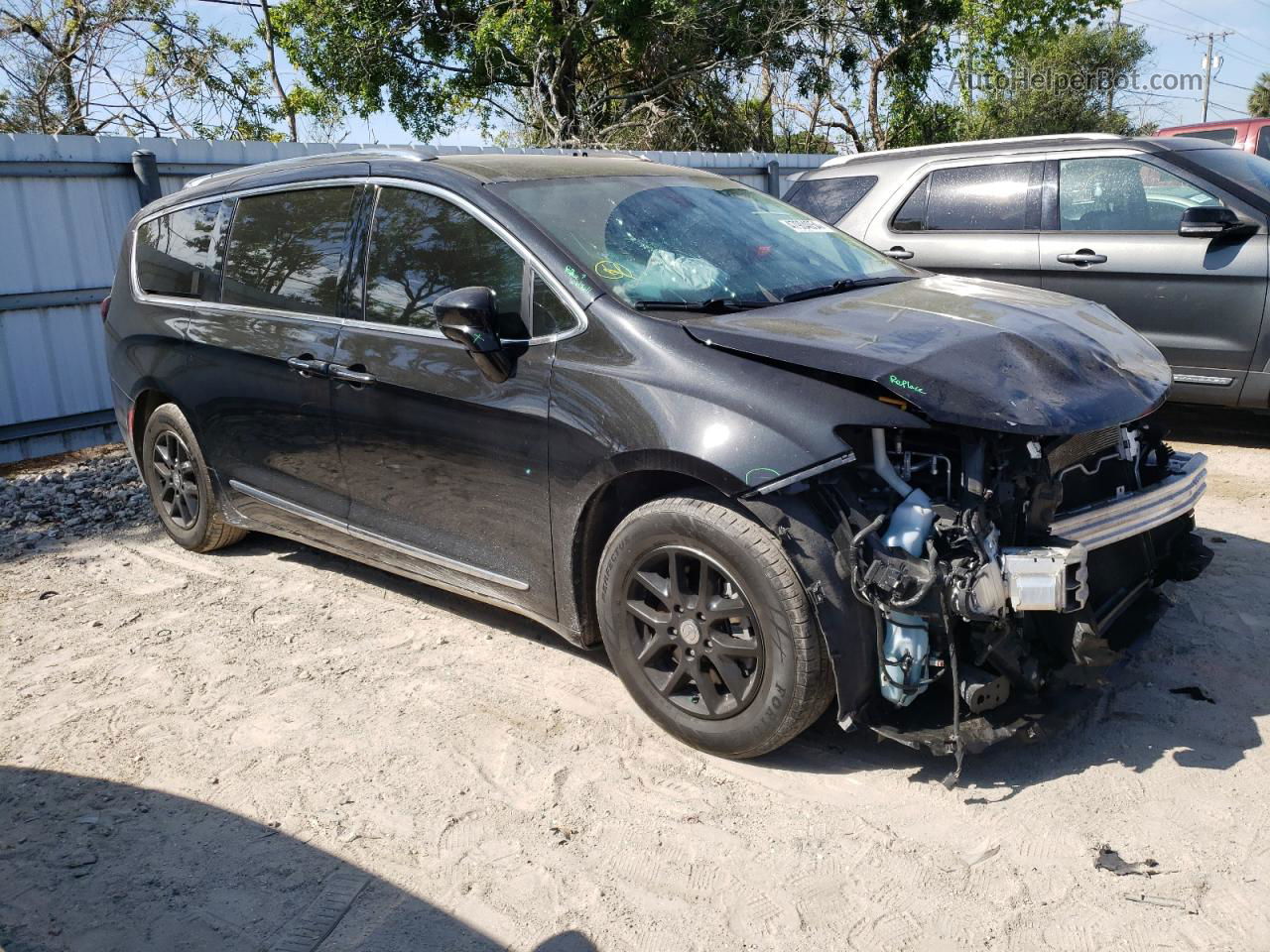 2020 Chrysler Pacifica Touring L Черный vin: 2C4RC1BG1LR280178