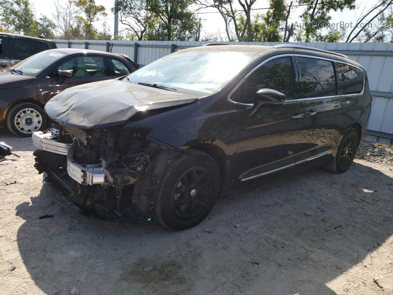 2020 Chrysler Pacifica Touring L Черный vin: 2C4RC1BG1LR280178