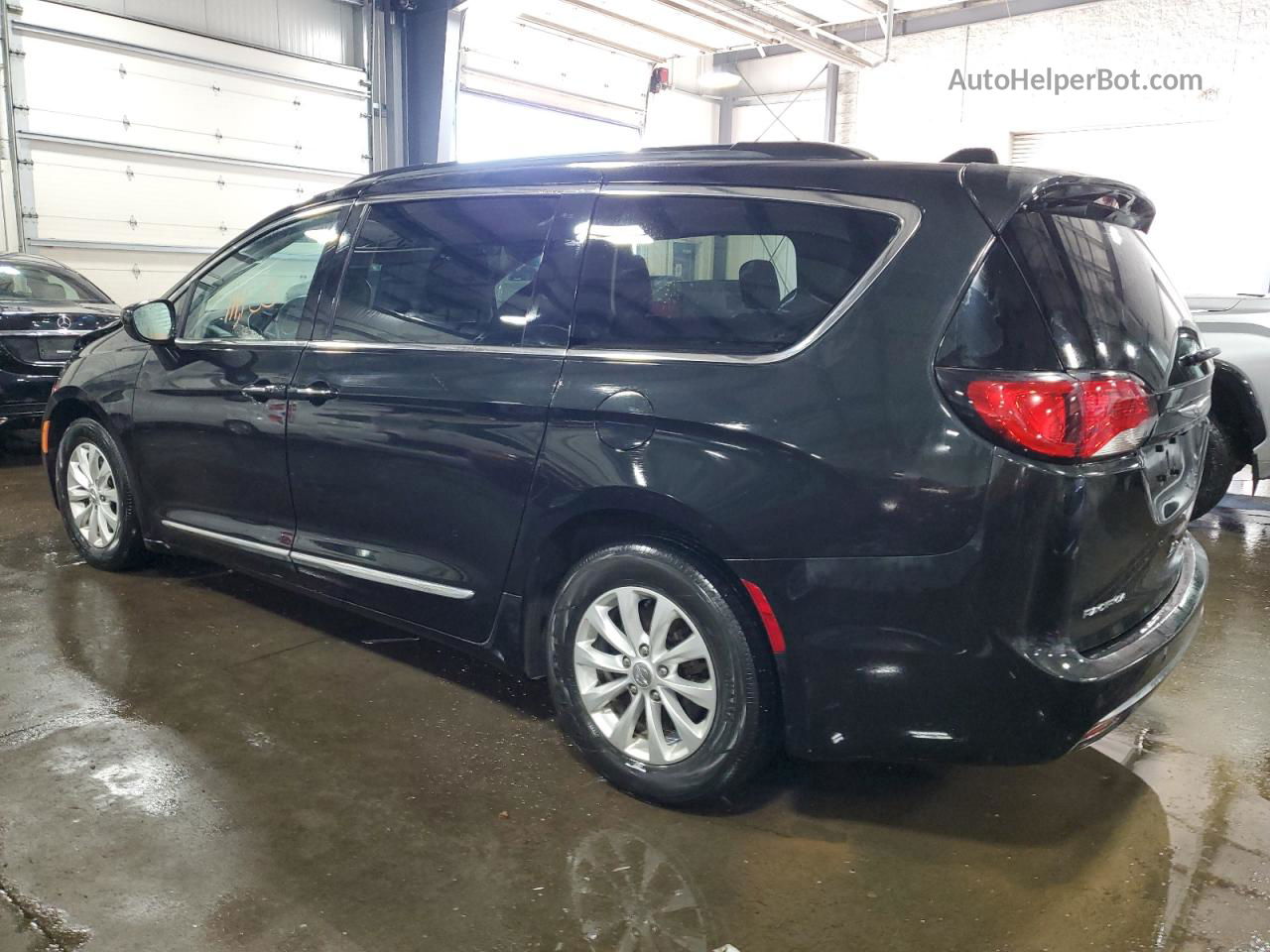 2017 Chrysler Pacifica Touring L Черный vin: 2C4RC1BG2HR544094