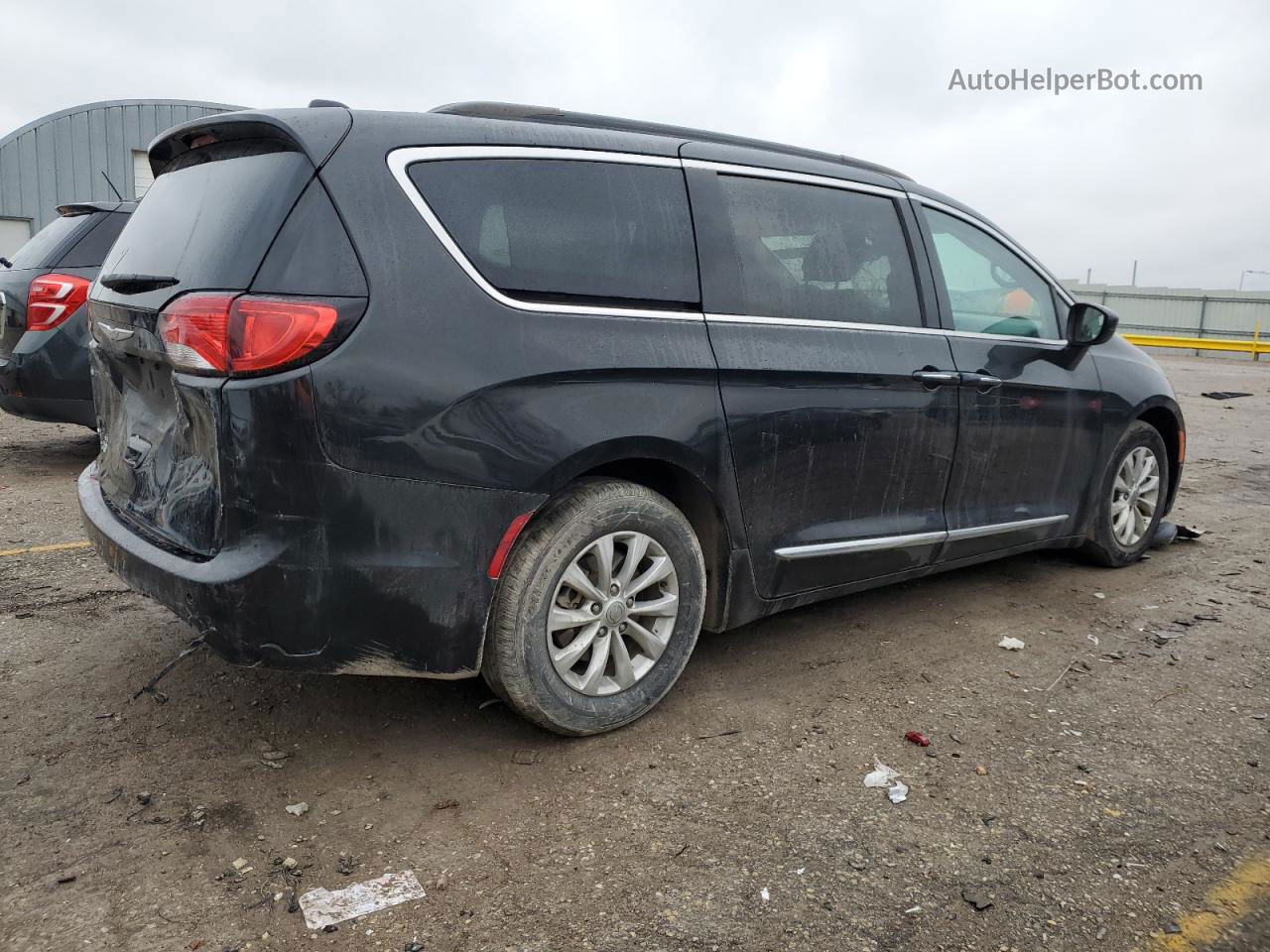 2017 Chrysler Pacifica Touring L Black vin: 2C4RC1BG2HR620848