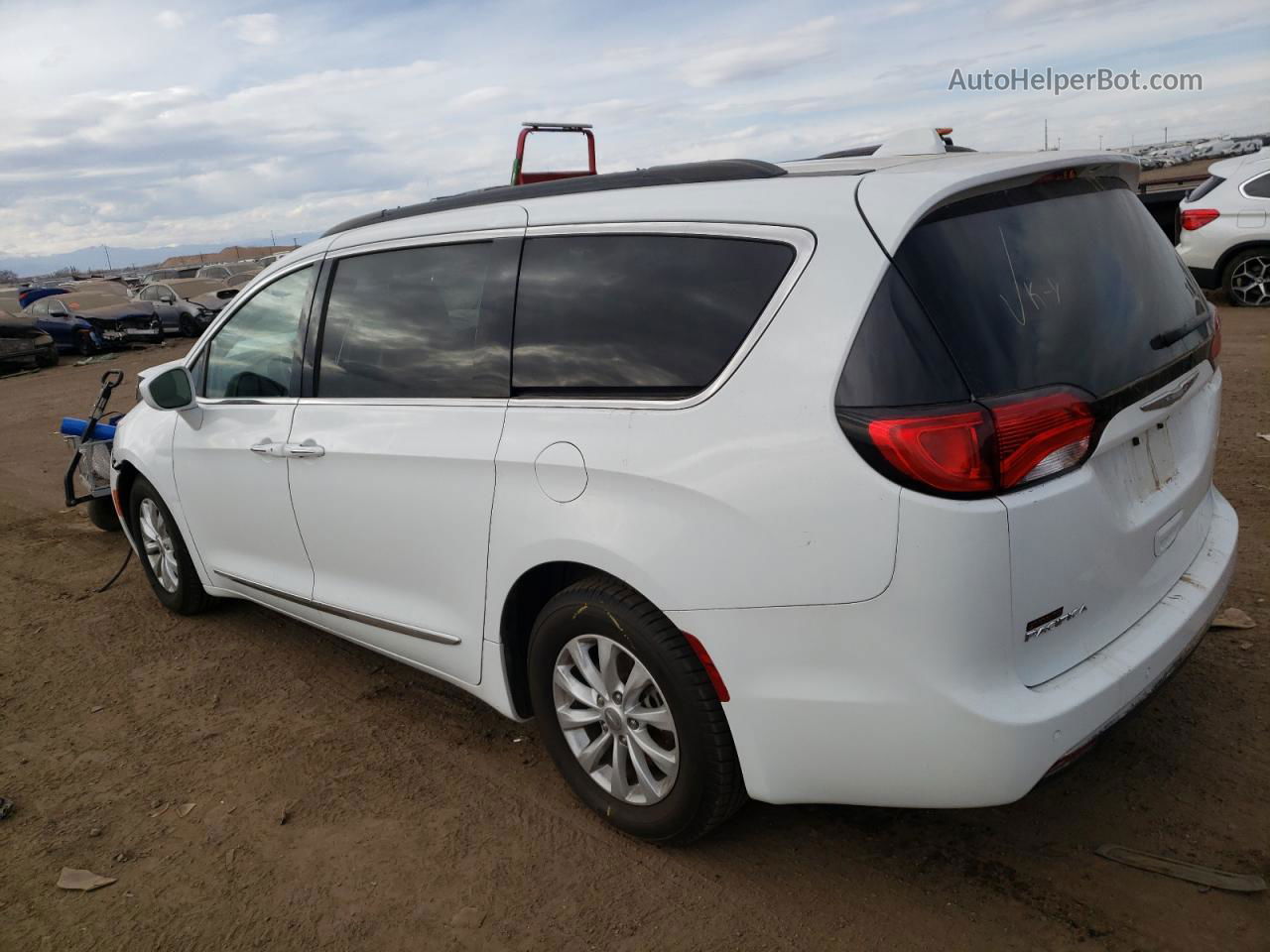 2017 Chrysler Pacifica Touring L White vin: 2C4RC1BG2HR703423