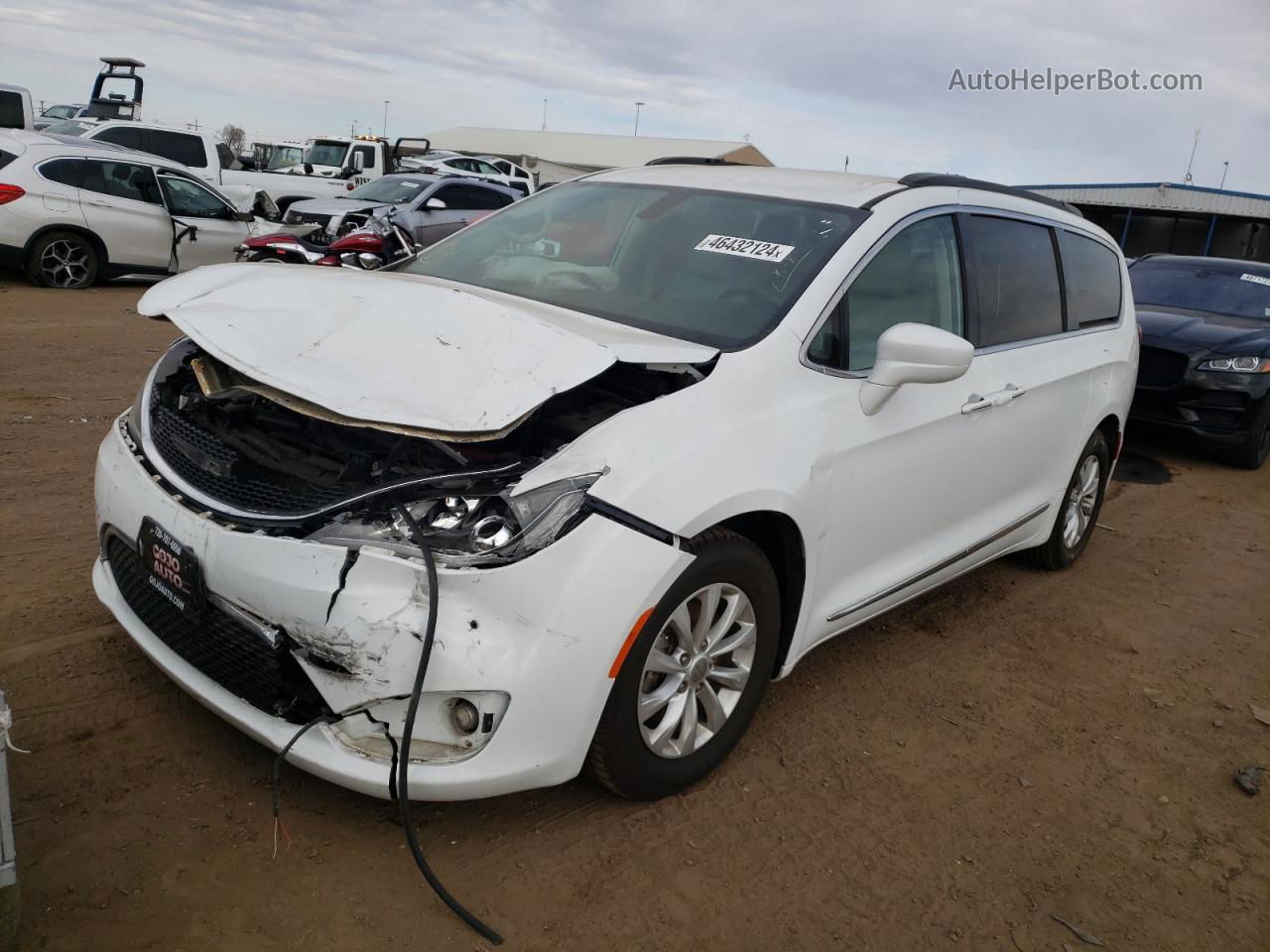 2017 Chrysler Pacifica Touring L White vin: 2C4RC1BG2HR703423