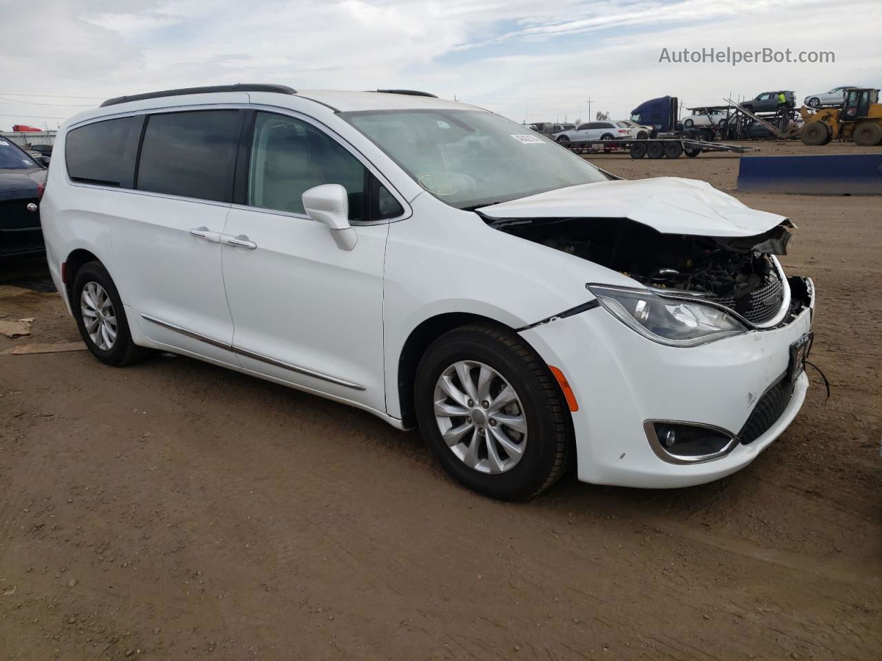 2017 Chrysler Pacifica Touring L White vin: 2C4RC1BG2HR703423