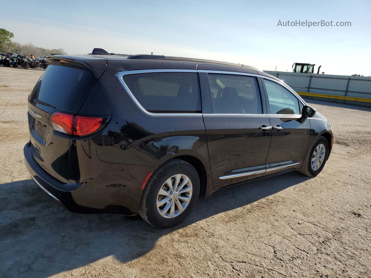 2017 Chrysler Pacifica Touring L Brown vin: 2C4RC1BG2HR771883