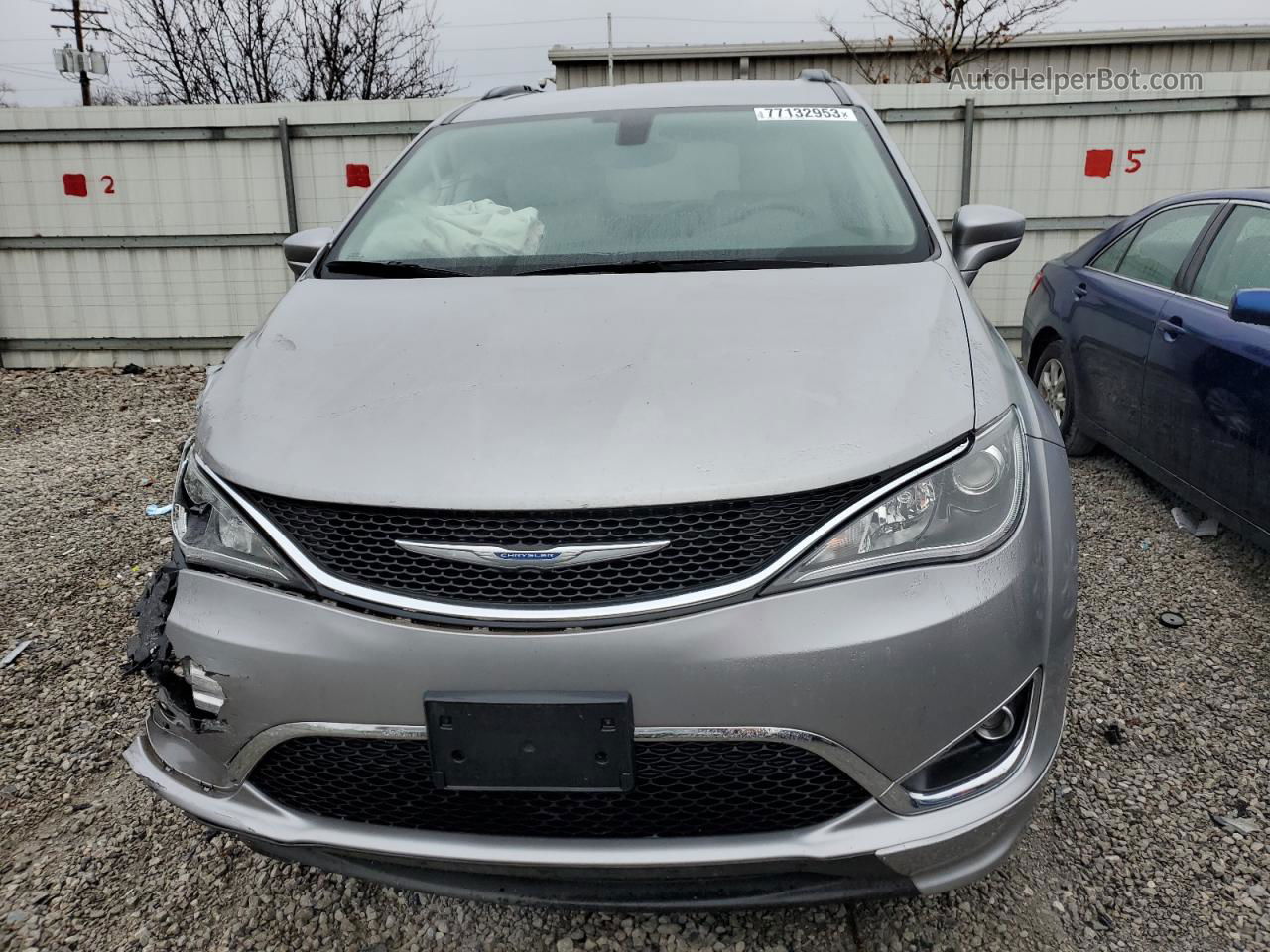 2017 Chrysler Pacifica Touring L Silver vin: 2C4RC1BG2HR785296